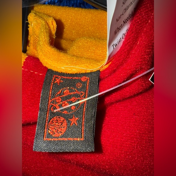 Medieval Knight Costume with Lion Emblem - Picture 3 of 3